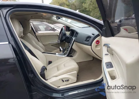 2012 Volvo S60 T5 z USA, uszkodzony, nr VIN YV1622FS2C2053908